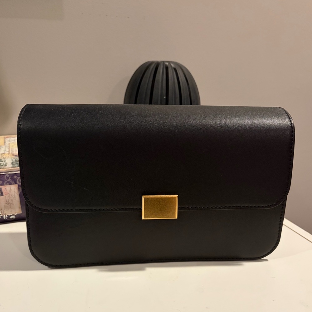 The Curated Classic Shoulder Bag